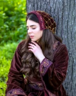 Noble capucha de terciopelo "Elaine" Burdeos - Imagen 4