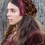 Noble capucha de terciopelo "Elaine" Burdeos