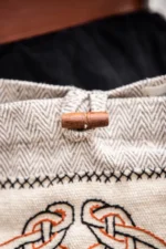 Bolso con bordado vikingo "Tora" Natural - Imagen 8