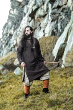 Túnica vikinga "Freki" con bordado a mano Marrón - Imagen 9