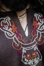 Túnica vikinga "Freki" con bordado a mano Marrón - Imagen 5