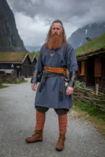Túnica vikinga "Freki" con bordado a mano Gris azulado