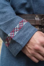 Túnica vikinga "Freki" con bordado a mano Gris azulado - Imagen 11