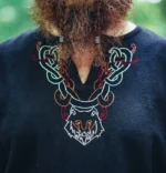 Túnica vikinga "Freki" con bordado a mano Negro - Imagen 6