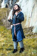 Túnica vikinga "Snorri" con bordado a mano estilo Urnes Negro - Imagen 4