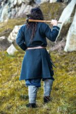 Túnica vikinga "Snorri" con bordado a mano estilo Urnes Negro - Imagen 2